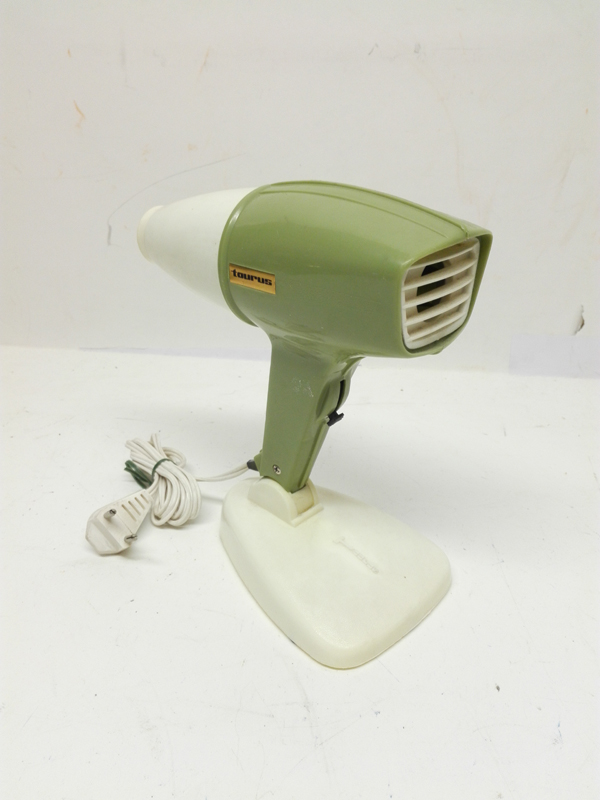 secador pelo+base colgar taurus plastico verde 220v func 14.5x10.5x5 18x20x7 1u